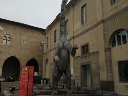Città Alta, Bergamo - Diplodoco Piazza Cittadella